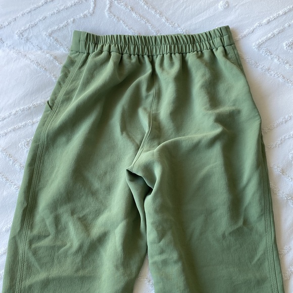Aritzia green cropped dress pants - Picture 4 of 4